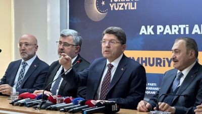 İl teşkilatı tarafından sıcak bir ilgiyle karşılanan Bakan Tunç, partililerle