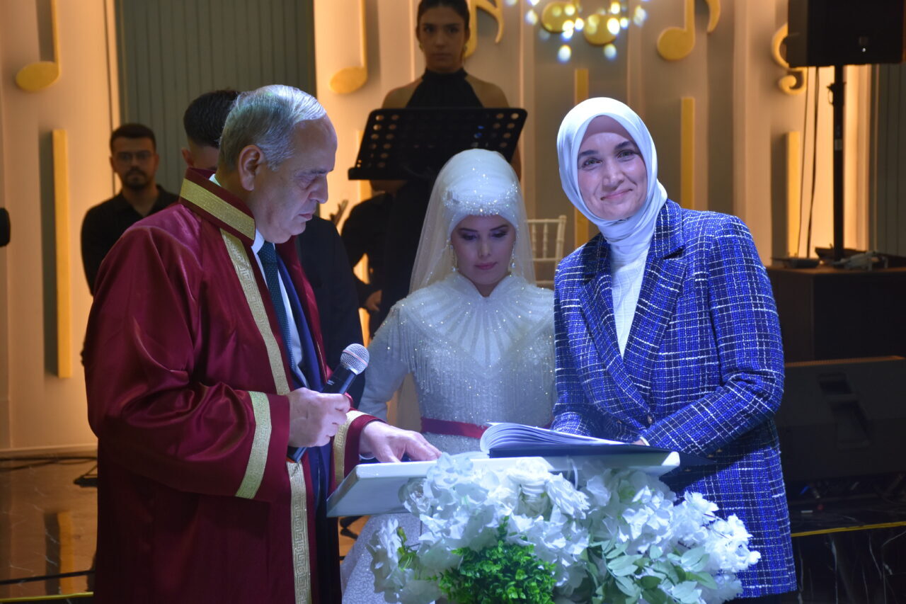 AFYONKARAHİSAR (AA) – Afyonkarahisar Valisi Kübra Güran Yiğitbaşı, Aile ve