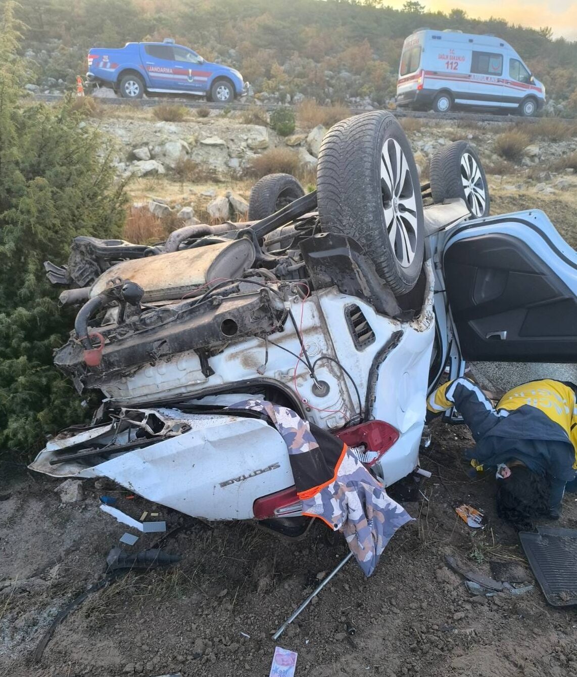 AFYONKARAHİSAR (AA) – Afyonkarahisar'ın İhsaniye ilçesinde devrilen otomobildeki 1 kişi