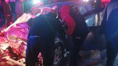 AFYONKARAHİSAR (AA) – Afyonkarahisar'ın Sinanpaşa ilçesinde otomobil ile halk otobüsünün