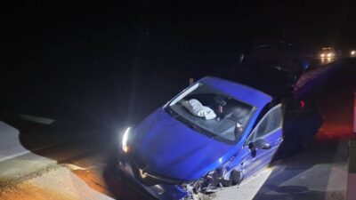 AFYONKARAHİSAR (AA) – Afyonkarahisar'da otomobilin refüje çarpması sonucu 5 kişi