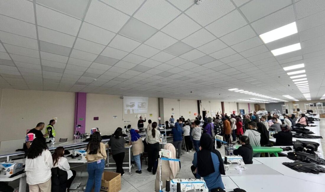 AFYONKARAHİSAR (AA) – Afyonkarahisar'da polis ekipleri, dronla kırmızı ışık denetimi