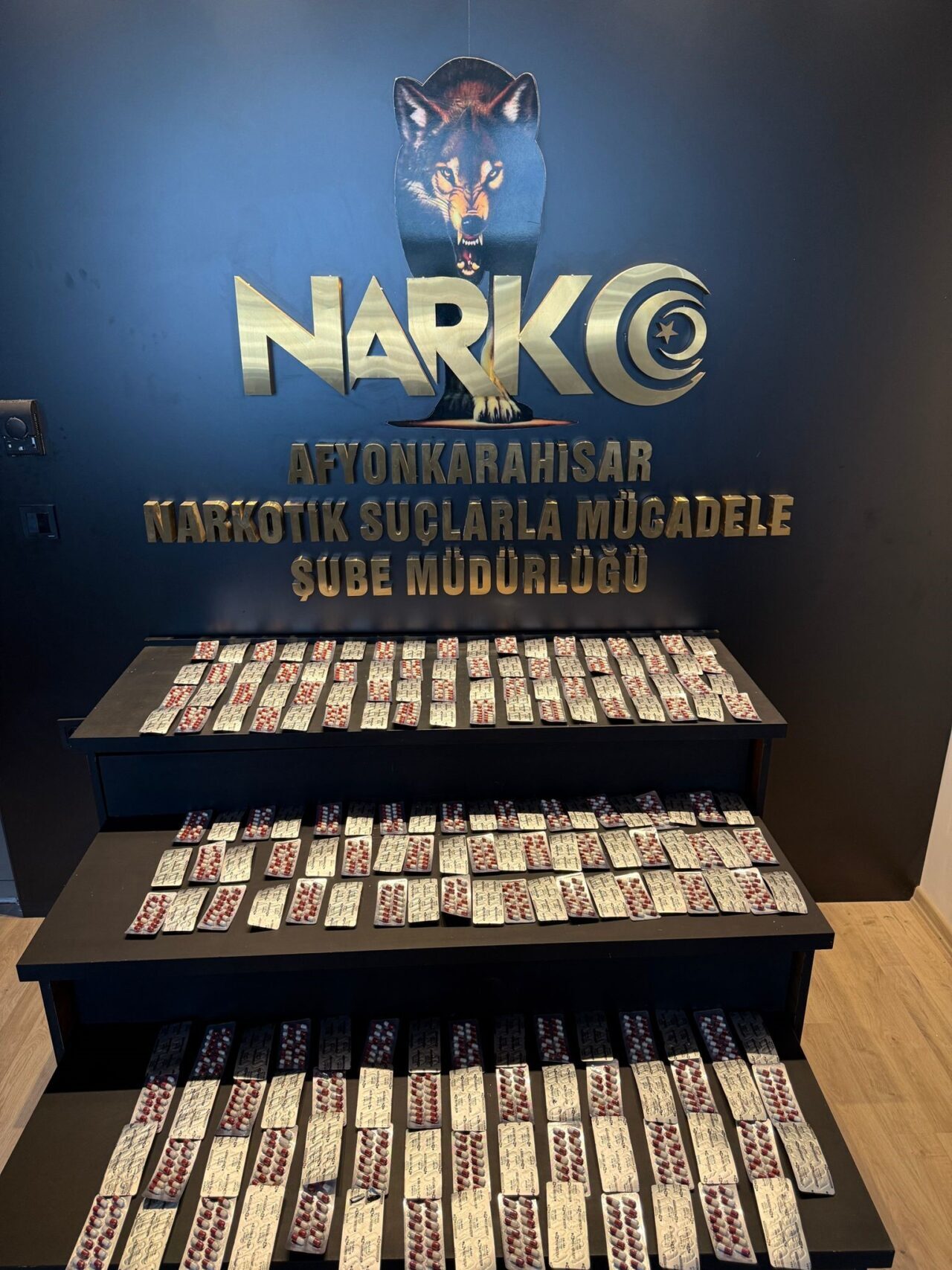 AFYONKARAHİSAR (AA) – Afyonkarahisar'da düzenlenen uyuşturucu operasyonunda yakalanan 2 şüpheli