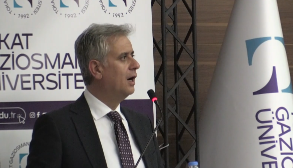 Yalçın, Tokat Gaziosmanpaşa Üniversitesi Şehit Konferans Salonu’nda düzenlenen “Dünya Düzeni