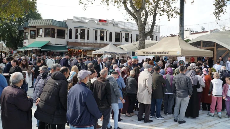 Eyüpsultan Camii Meydanı’nda Osmancık Belediyesi ve Osmancık Dernekler Federasyonu (OSDEF)