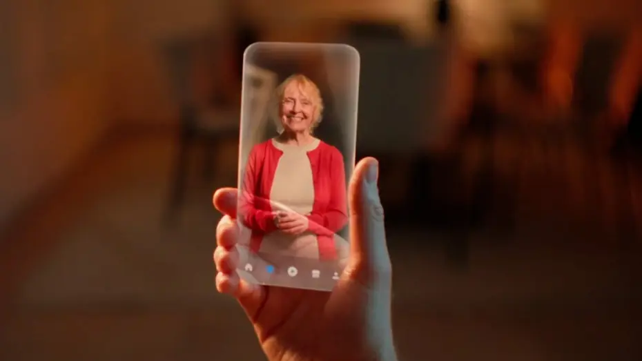 2wai’nin kurucu ortağı Calum Worthy’nin paylaştığı tanıtım videosunda, hamile bir