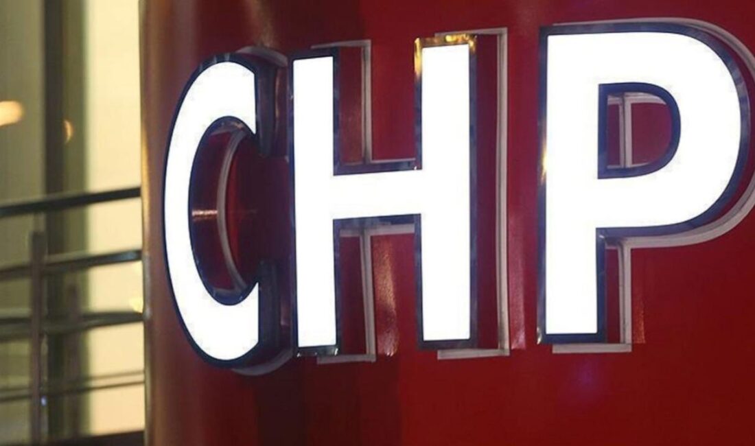 Ankara Spor Salonu’ndaki Kurultay, son gündem maddelerini uygulamak üzere saat