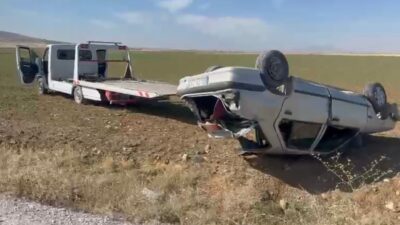 Afyonkarahisar’da kontrolden çıkarak devrilen otomobilin sürücüsü kazayı şans eseri yara