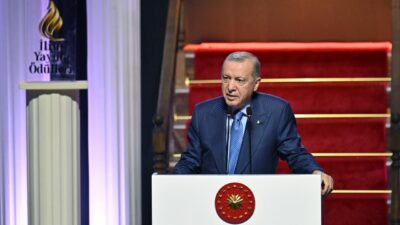 Cumhurbaşkanı Recep Tayyip Erdoğan, Atatürk Kültür Merkezi’nde düzenlenen “İlim Yayma