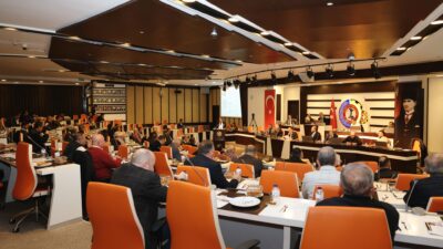 Çoğunluğun sağlanmasının ardından toplantıyı açan ATSO Meclis Başkanı Mustafa Ali