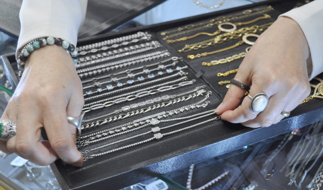 Küresel piyasalarda ons gümüş fiyatı 54,20 doları test ederek, Ekim