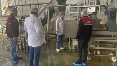 Afyonkarahisar’da hayvansal yem üreten bir işletmeye yönelik denetim yapıldı. Denetimin