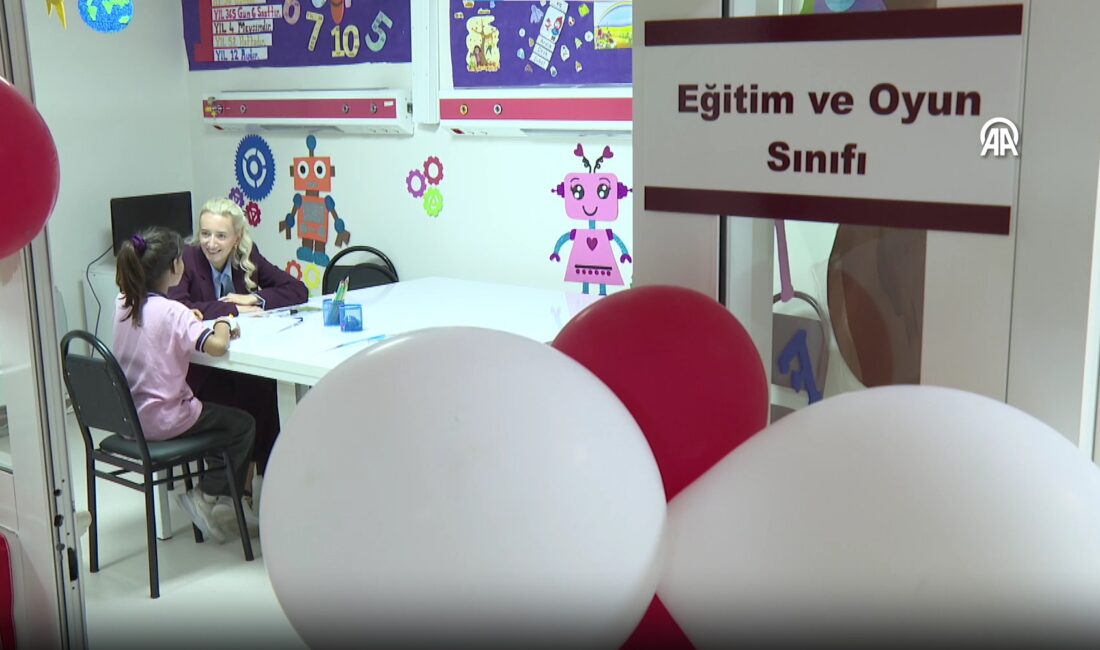 İzmir’de tedavileri devam eden ve bu nedenle okula gidemeyen öğrenciler,