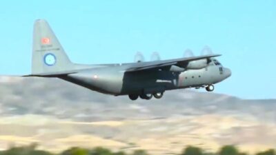 Enkazın olduğu bölgede ekiplerin çalışması devam ederken, uçağın kara kutusu