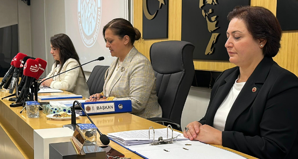 Belediye Başkanı Burcu Köksal, yaptığı konuşmada kentsel dönüşümün önemine dikkat