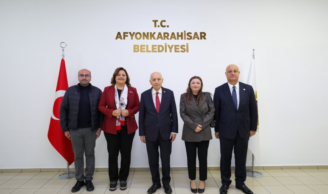 Program için Afyonkarahisar’a gelen birlik temsilcileriyle görüş alışverişinde bulunan Başkan