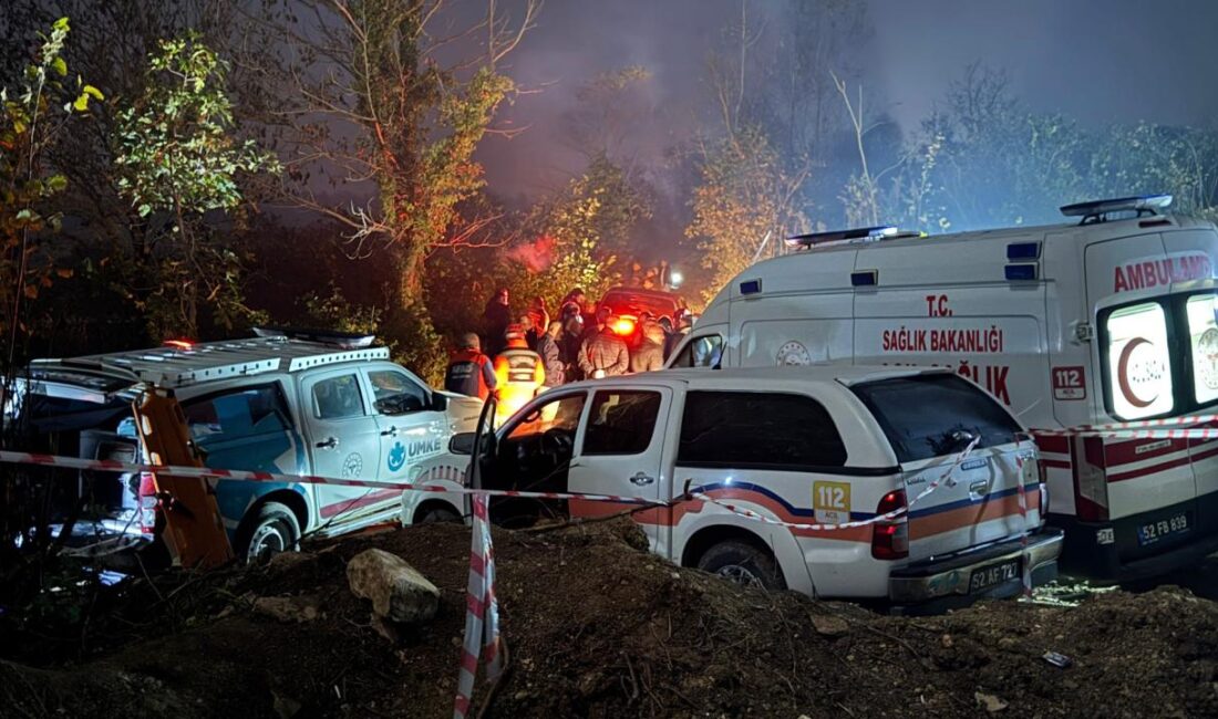 Vali Erol, dün 16.30 sıralarında yaşanan göçükte bir kamyon ve