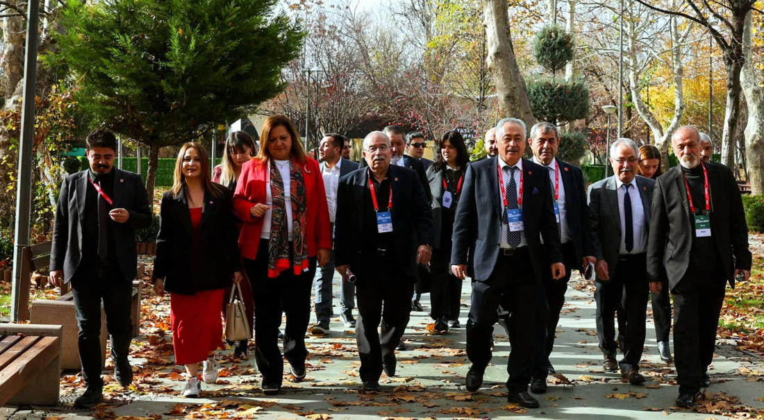 CHP İl Başkanı Hasan Karadeniz, kurultayın sadece bir liderlik seçimi