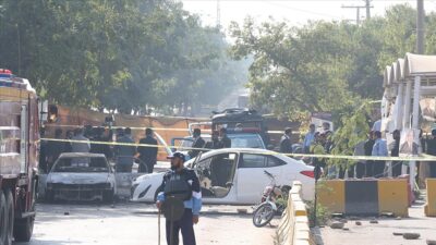 İslamabad’da, mahkeme binası yakınlarında intihar saldırısı sonucu meydana gelen patlamada