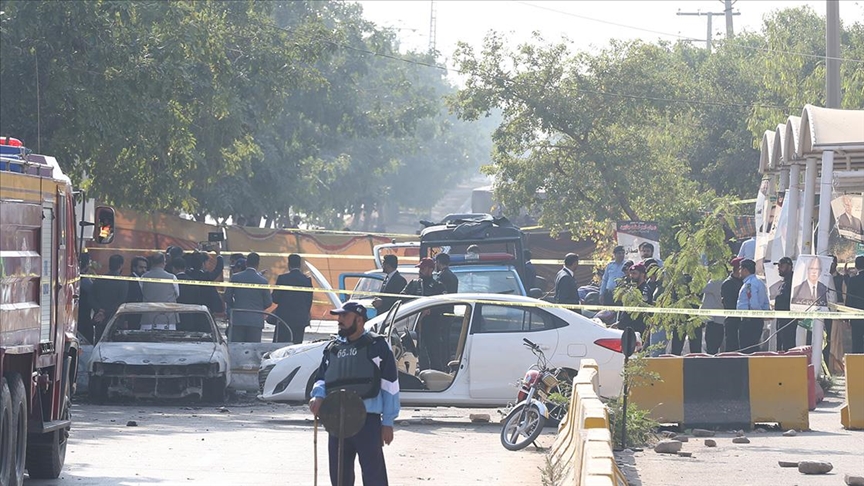 İslamabad’da, mahkeme binası yakınlarında intihar saldırısı sonucu meydana gelen patlamada
