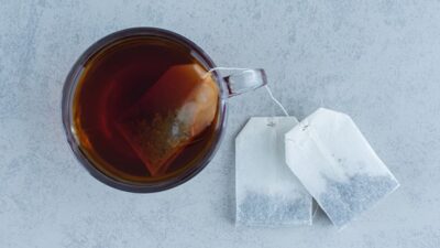 Eskişehir’de uzun yıllardır aktarlık yapan Metin Ağılönü, vatandaşları tek kullanımlık