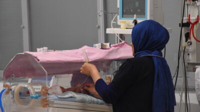 - Afyonkarahisar Devlet Hastanesi Prematüre Ünitesi'nde görev yapan 55 yaşındaki