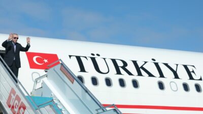 Cumhurbaşkanı Erdoğan, Azerbaycan’ın başkenti Bakü’deki temaslarının ardından “TC-TUR” uçağıyla İstanbul’a