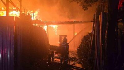 Haliliye ilçesi Sancaktar Mahallesi’nde meydana gelen yangının nedeni henüz belirlenemedi.