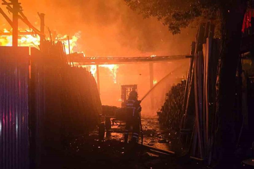 Haliliye ilçesi Sancaktar Mahallesi’nde meydana gelen yangının nedeni henüz belirlenemedi.