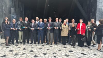 Açılış programı, protokol konuşmalarıyla başladı. Ardından gerçekleştirilen sema gösterisi, izleyicilere