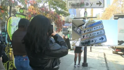 Ankara’nın Çankaya ilçesi Kennedy Caddesi’nde bulunan “Kızılay” yazılı yön tabelası,