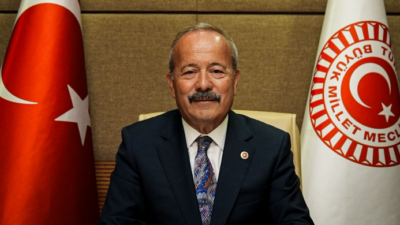 Taytak, bir ülkenin kalkınmasının yalnızca ekonomik büyüme ile ölçülemeyeceğini belirterek,