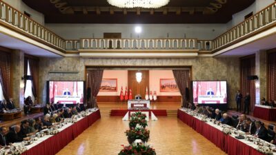 Toplantının birinci kısmında komisyon üyeleri bugüne kadar yapılan ve bundan