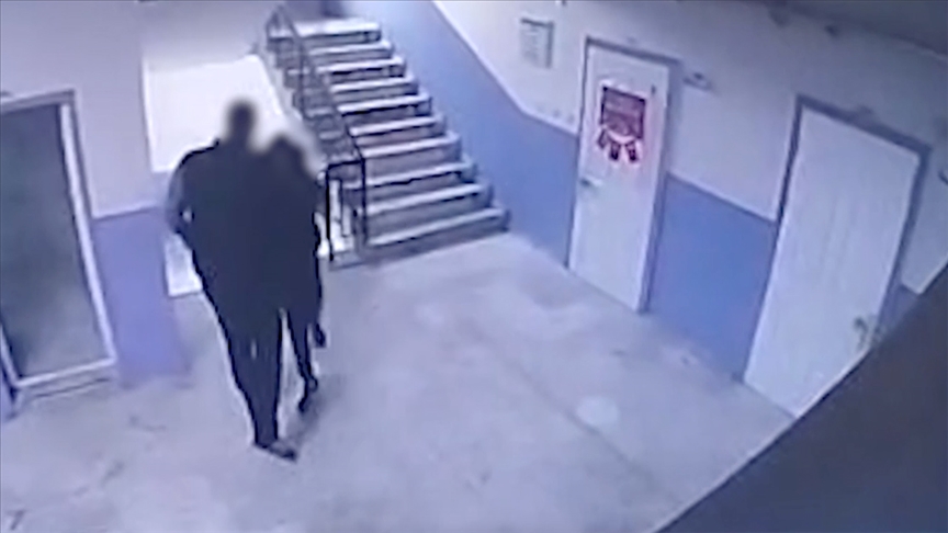 Turgutlu’daki Irlamaz Refik Pınar Ortaokulu’nda görev yapan okul müdürü B.G.,