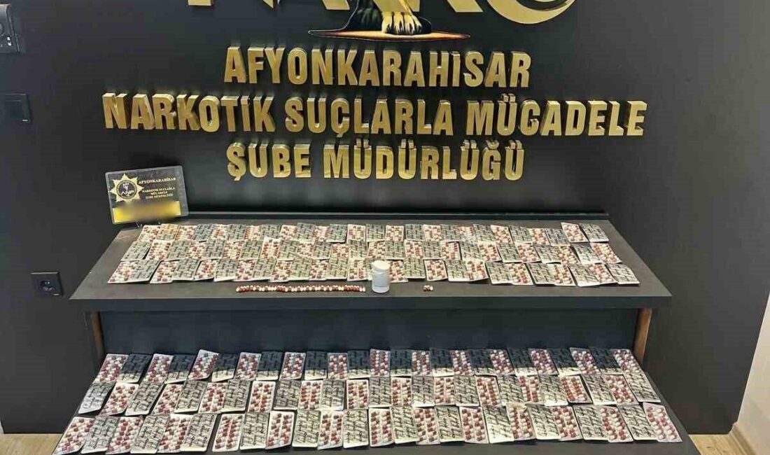 Afyonkarahisar’da torbacı diye adlandırılan uyuşturucu satıcılarına yönelik yapılan operasyonda 2