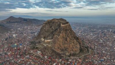 Valilik’ten yapılan paylaşımda, “Milletimizin başı sağ olsun. Gürcistan’da Türk Silahlı