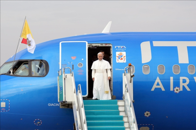 Papa 14. Leo, anma etkinlikleri için özel helikopteriyle havalanarak İznik’e