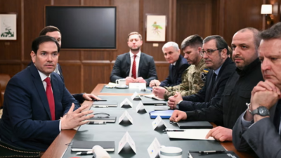 Ukraynalı müzakereciler , Kiev’in askeri ve siyasi baskılarla karşı karşıya