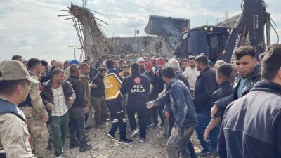 Beton Dökümü Sırasında Göçük Meydana GeldiŞanlıurfa’da inşaatı devam eden tek