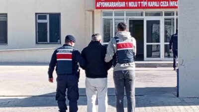 Afyonkarahisar’da polis tarafından değişik türde uyuşturucu maddeler ile yakalanan bir
