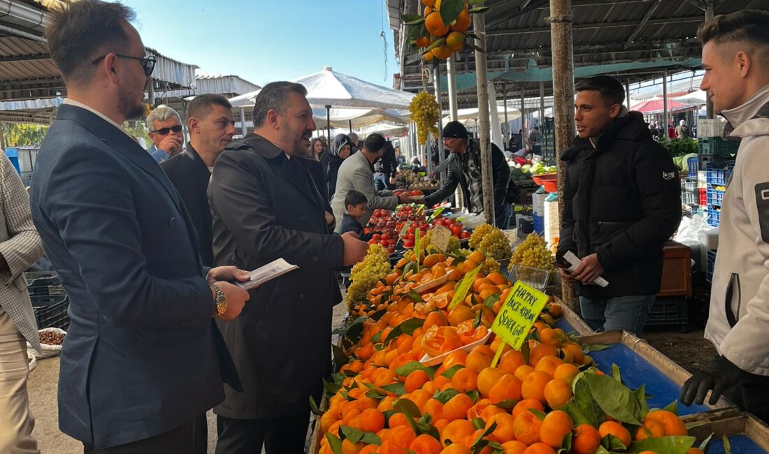 Pazar esnafını tek tek gezen Aladağ, fiyatlardan günlük ekonomik koşullara,