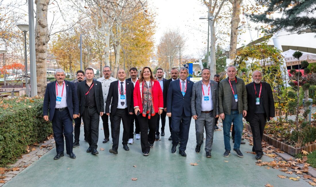 Afyonkarahisar Belediye Başkanı Burcu Köksal, kurultayın partiye ve ülkeye hayırlı