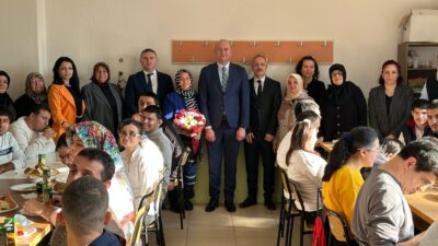 Programa il protokolü, ilgili kurum müdürleri, sivil toplum kuruluşlarının temsilcileri,