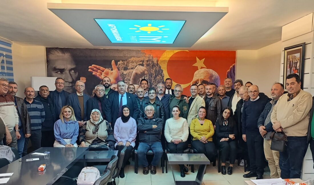 Toplantı, İl Başkanlığı binasında gerçekleşirken, Mısırlıoğlu’nun yönetim kurulu üyelerine hitabı