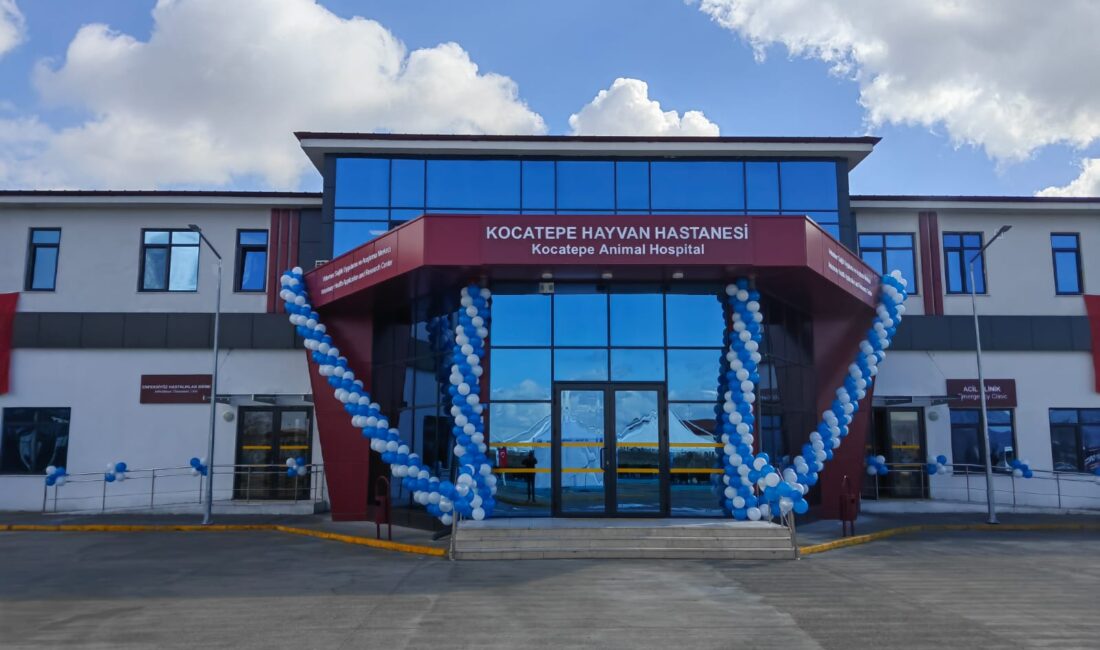 7.600 metrekare kapalı, 21.000 metrekare açık alandan oluşan dev kampüste