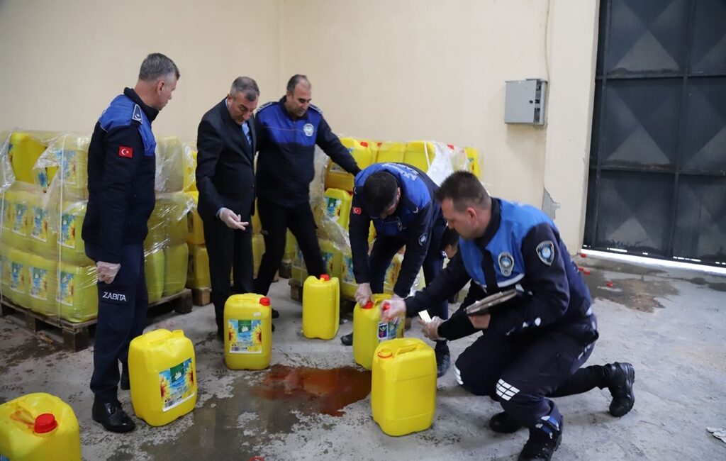 Akdeniz Belediyesi Zabıta Müdürlüğü ekipleri, gelen bir ihbarı değerlendirerek Adana-Mersin