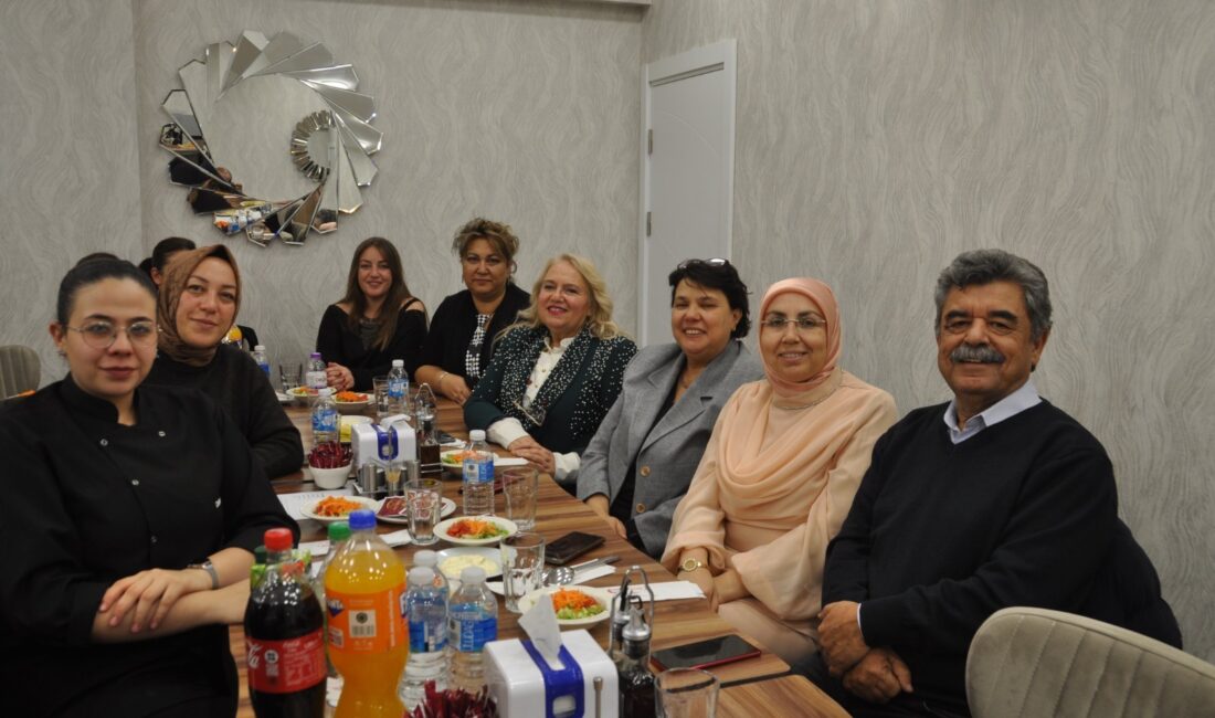 Dernek Başkanı Ayşe Safkurşun, derneğin Afyonkarahisar’a ve tüm camiaya, hayırlı