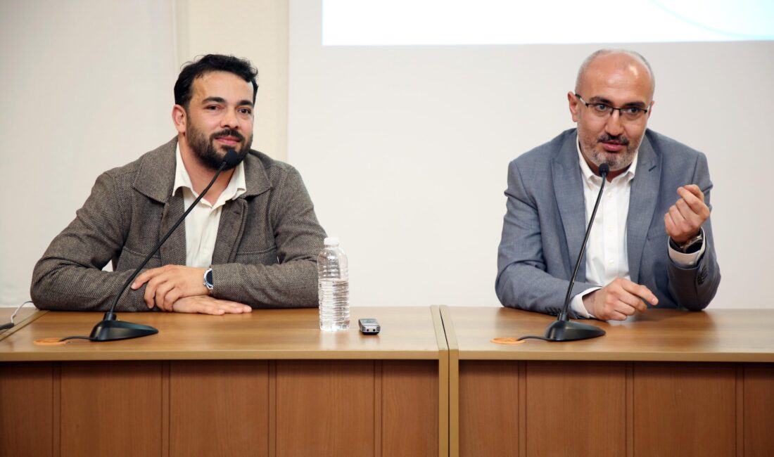 Prof. Dr. Sabri Bektöre Konferans Salonunda düzenlenen söyleşiye; İİBF Dekanı