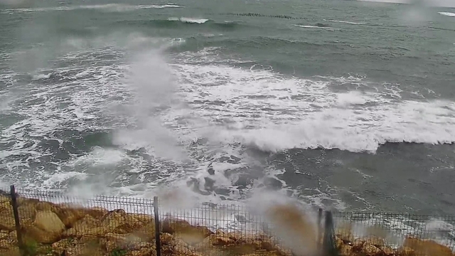 Kocaeli’de zaman zaman etkisini artıran şiddetli rüzgar, günlük hayatı ve