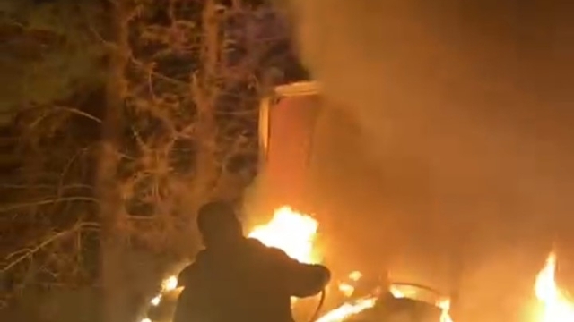 Bursa’nın Osmangazi ilçesinde işçilerin kaldığı barakada küllükte yanık bırakılan bir